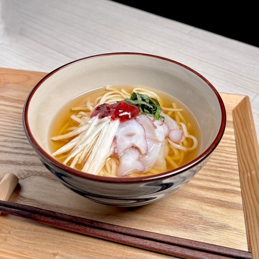 たこと梅の冷製うどん