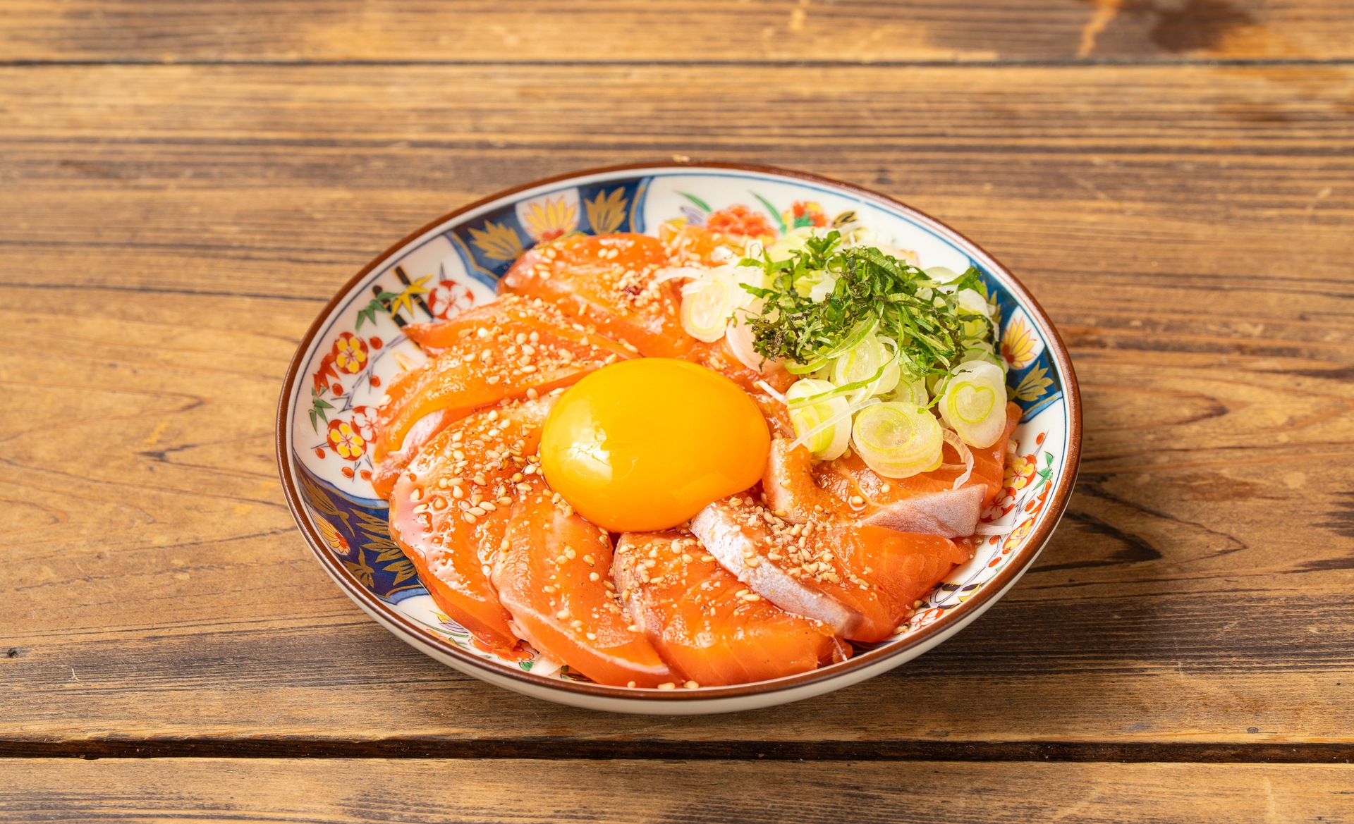 サーモンユッケ