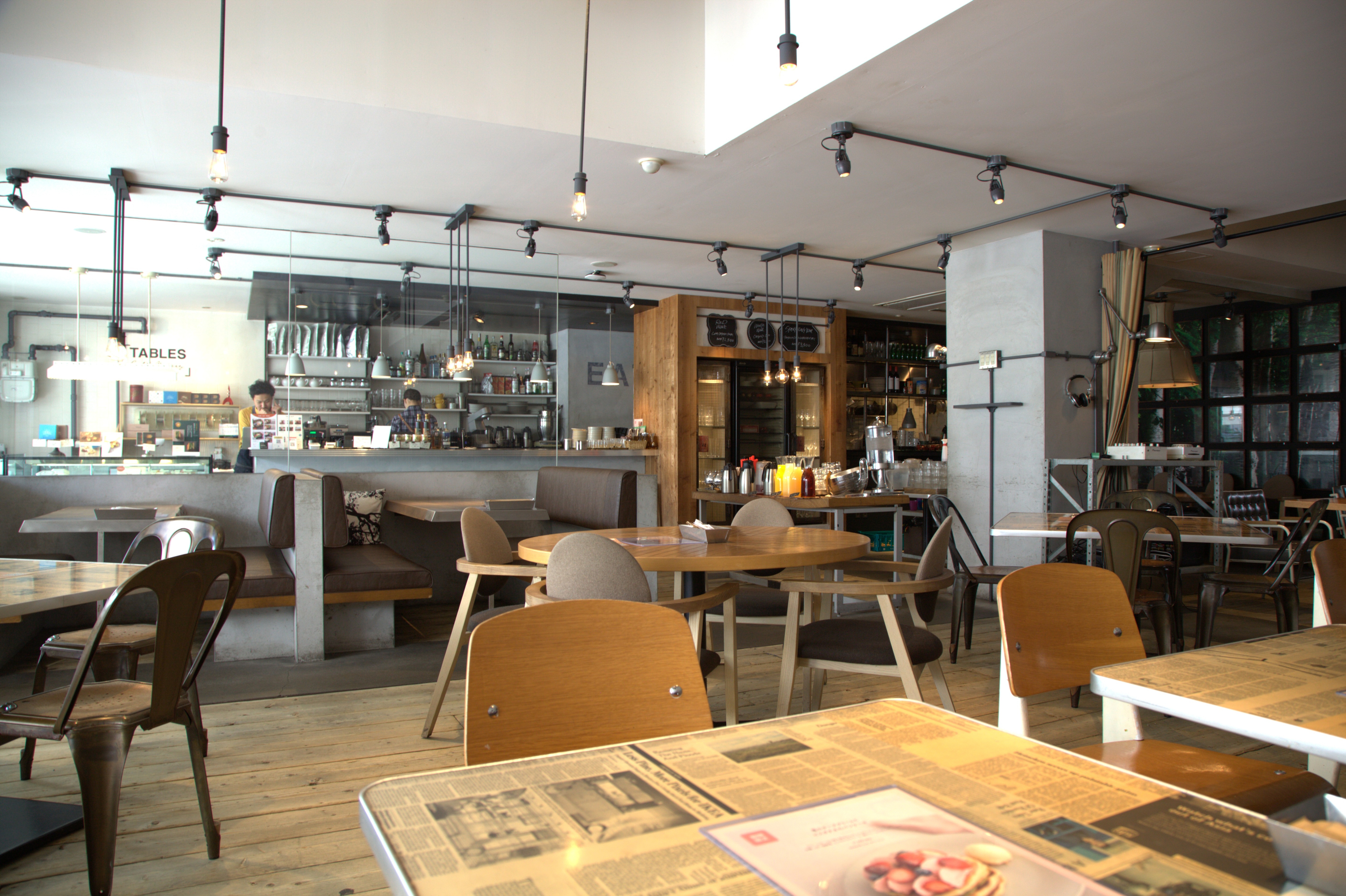 TABLES Coffee Bakery & Diner 店舗写真
