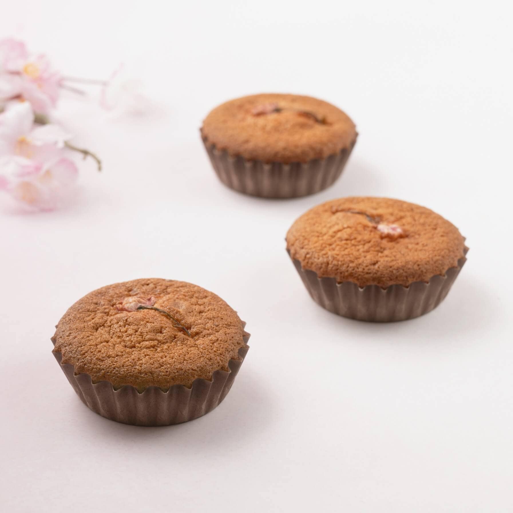 塩バターケイク 桜いちご