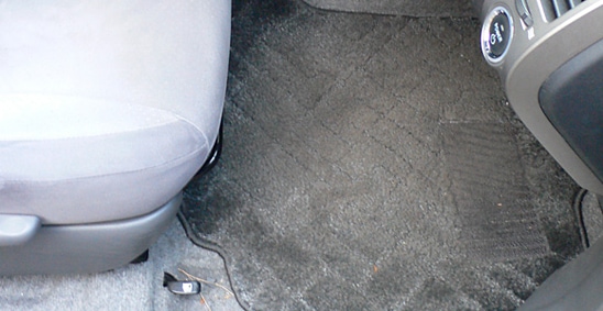 フロアーマットの洗浄：運転席のフロアーマット