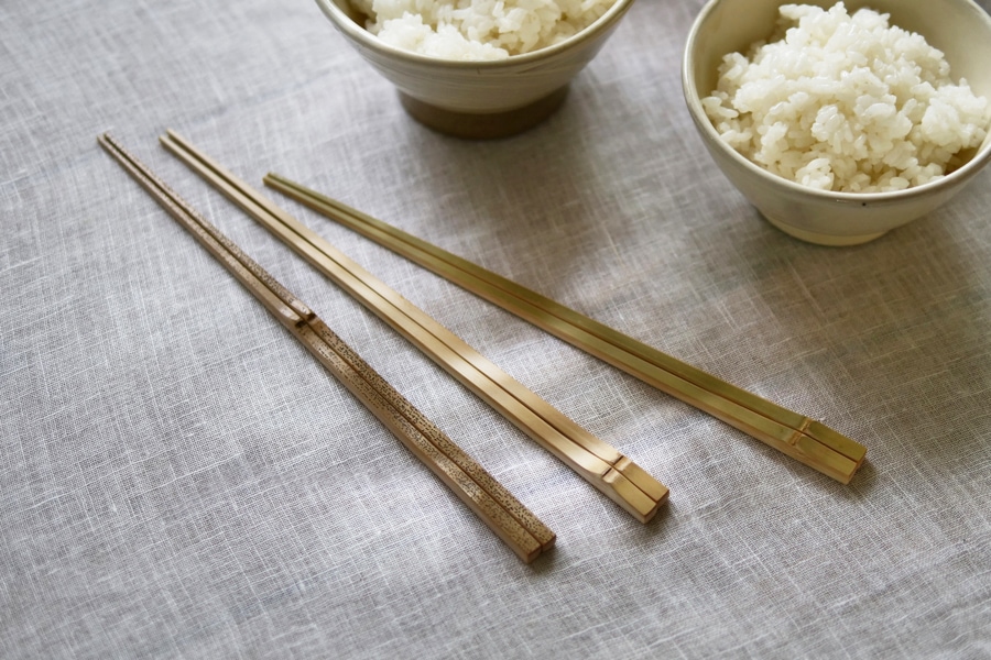 箸、竹箸、竹の箸、自然素材の箸。和食、日本の食卓。