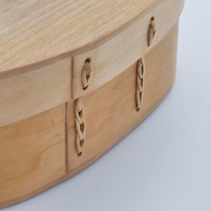 北欧のシェーカーボックスといわれる、曲木細工のオーバルボックス。ヴァッカ（Bo-Åke Ljungars / ボー・オーケ・リュンガルス）