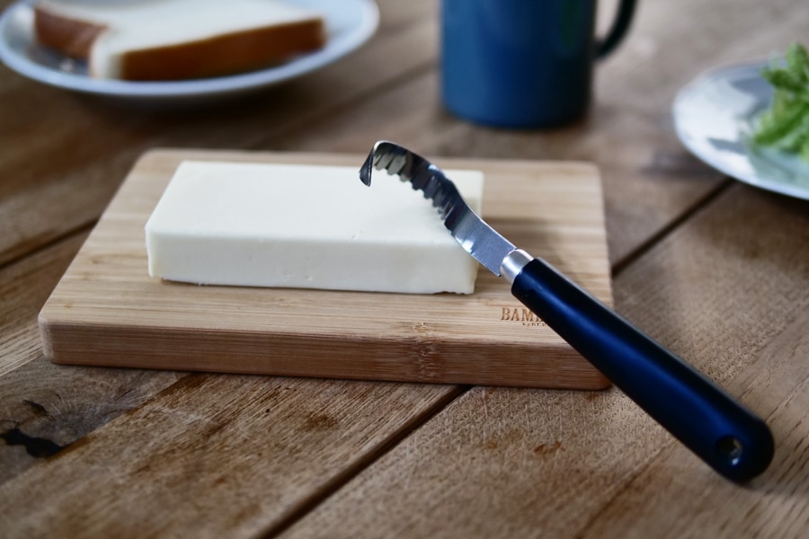バターカーラー（Deglon／デグロン）フランスのDeglon社製のバタースプレッター、バターナイフ、テーブルナイフです。