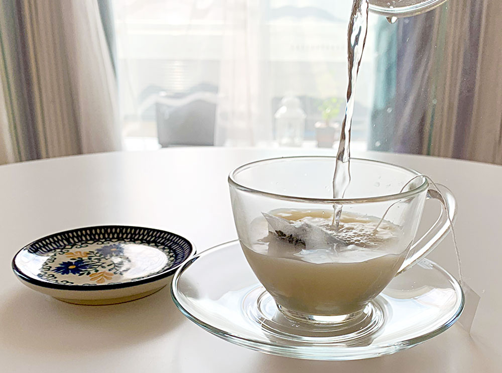 [����]�ߥ륯�Ϥ��Ф��ƥ����Хå��Ȥ���륷����