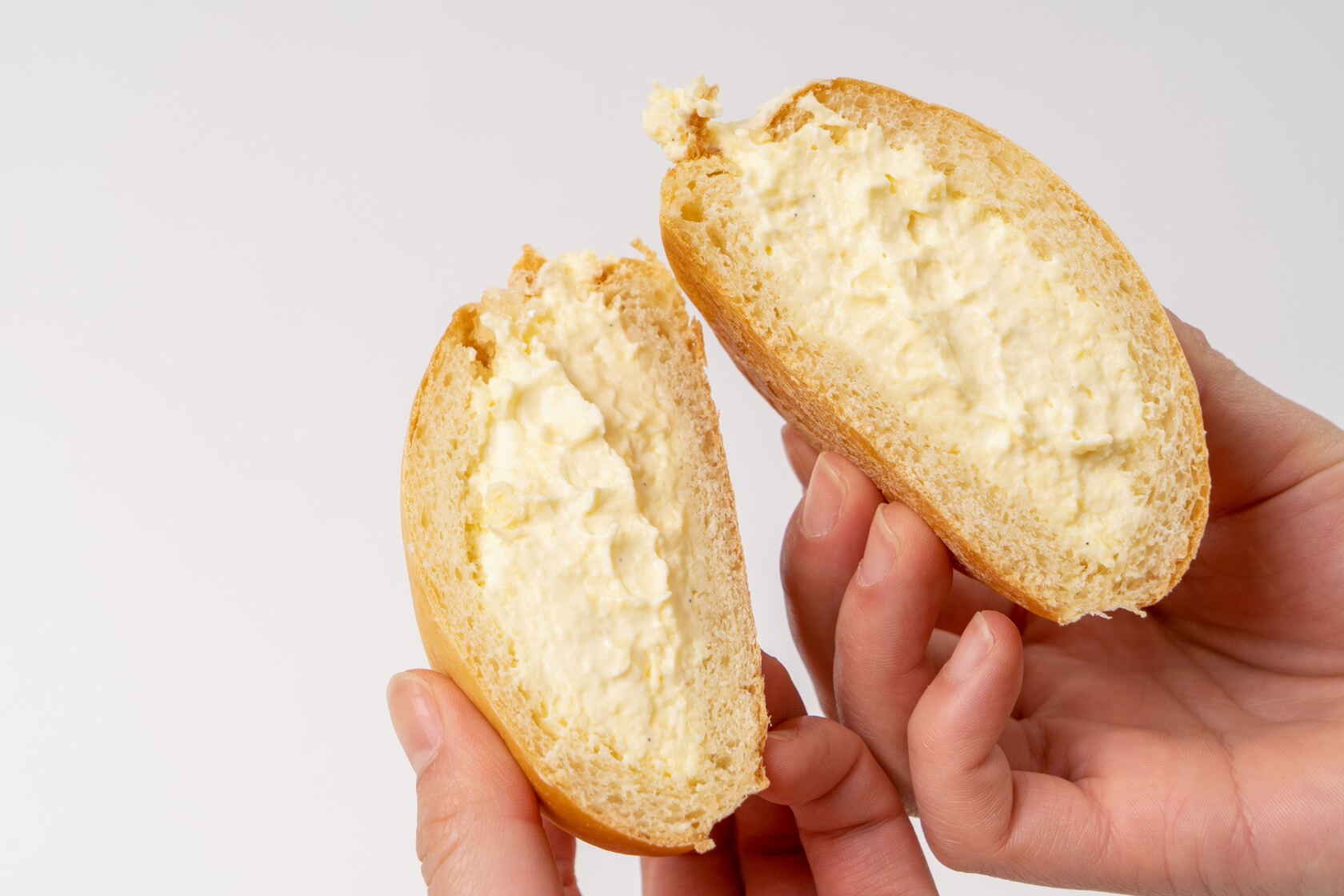 北海道の牛乳と卵を使ったカスタードクリームがたっぷり詰まったSUVACOの通販・お通りよせクリームパン