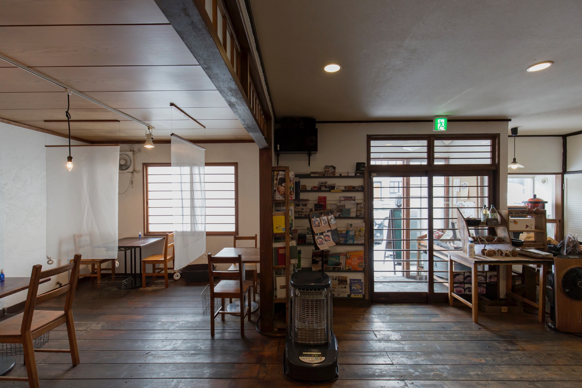北海道札幌市新琴似にあるcafe 自休自足の店内,落ち着いた空間のカフェ