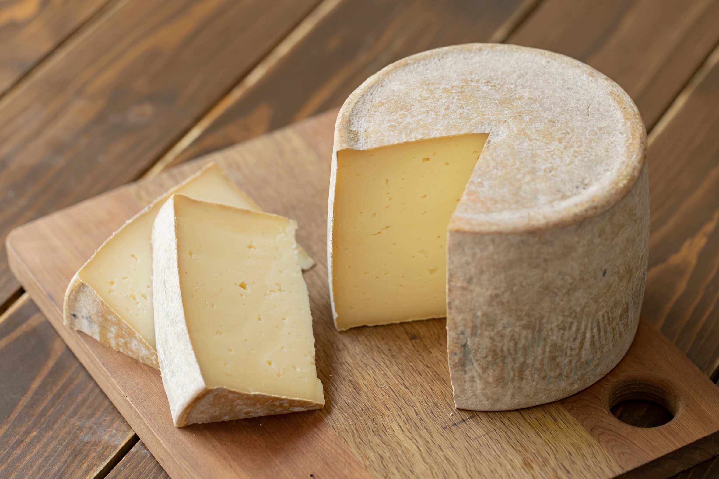 Asukaのチーズ工房 むかわ町 はじめのチーズ ホール1kg 加工品 23 北海道つながるマーケット