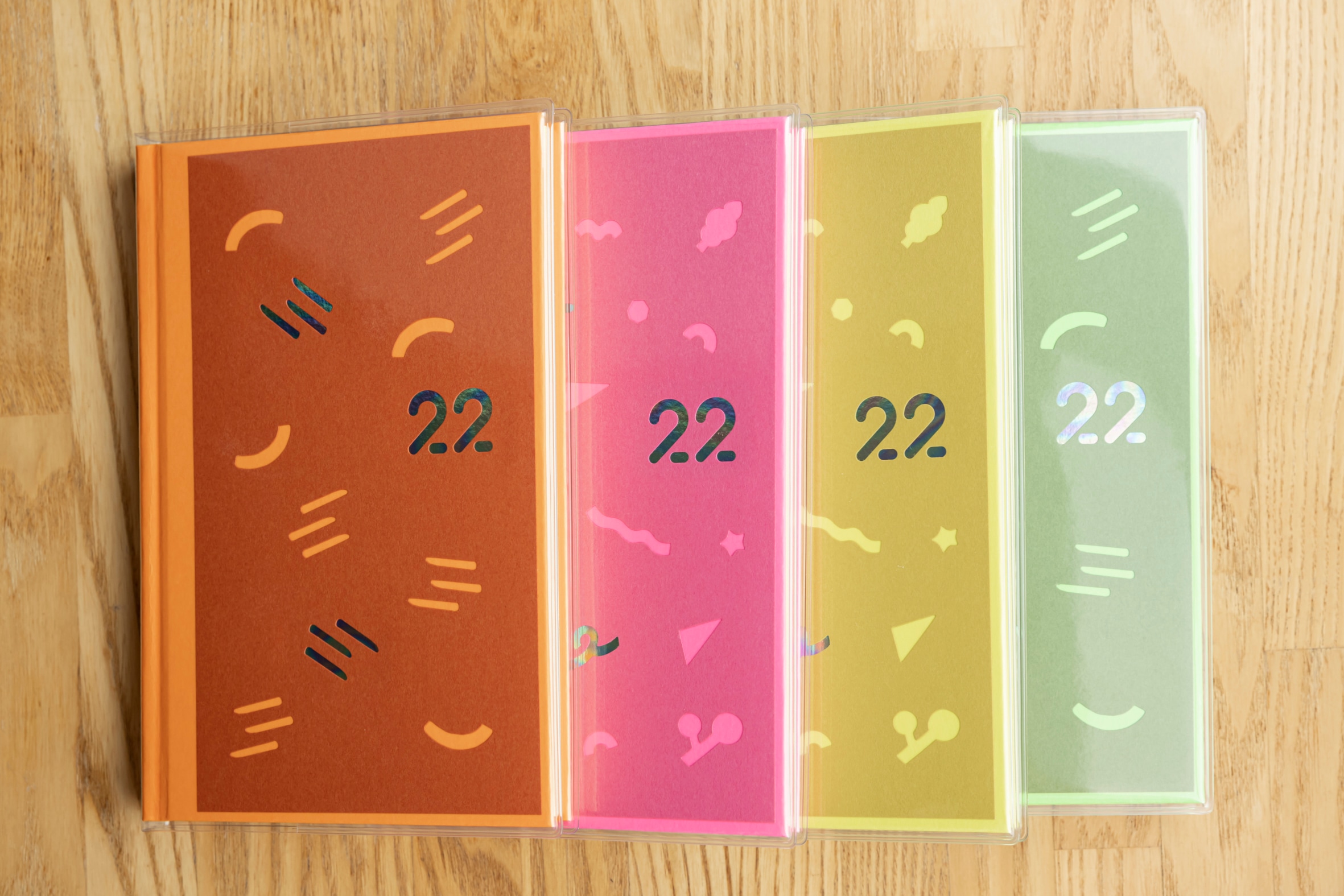 石田製本の「booco 2022 diary 」4種類,カラフルな布貼りの日記帳