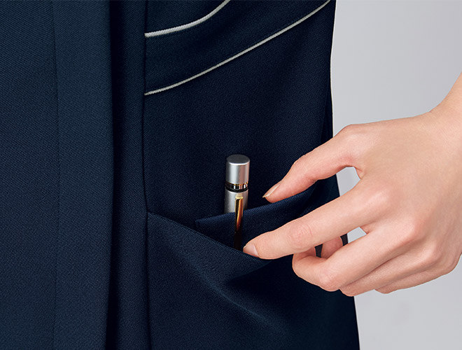 �����ξ���Υݥ��åȤ���ݥ��åȤ��դ��Ƥ��ꡢ��Ǽ����ͥ��Ƥ��ޤ�