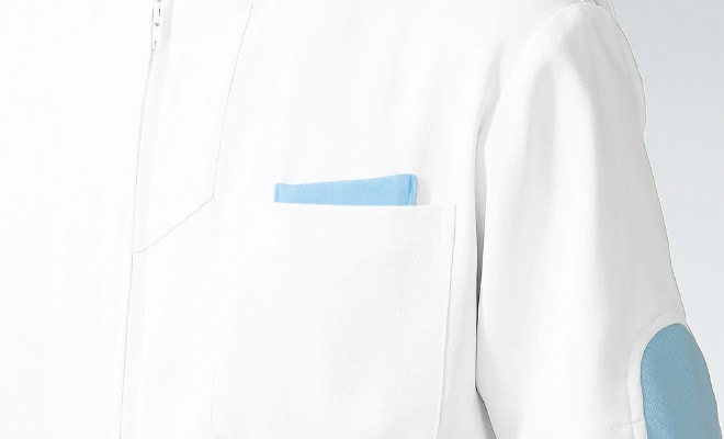 胸ポケットにはPHSが落ちにくいニット生地を使用した内ポケットを付けています。