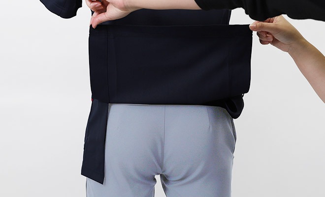 底が無く、細いポケット内に埃が溜まらない、衛生的なスルーポケットを左腰の内ポケットに。