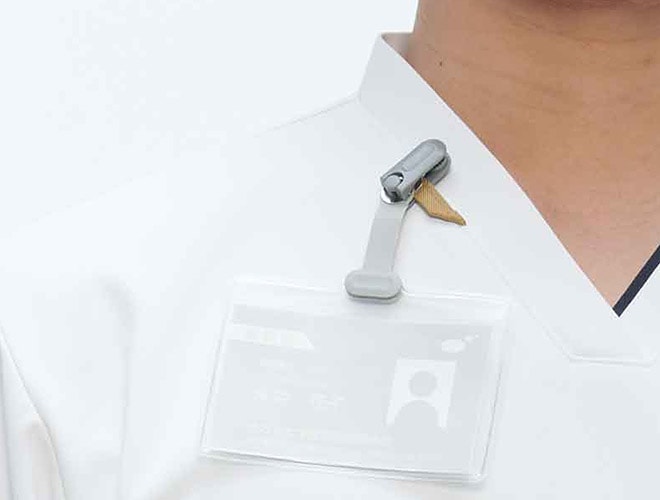 名札やインカムをホールドするマルチループ