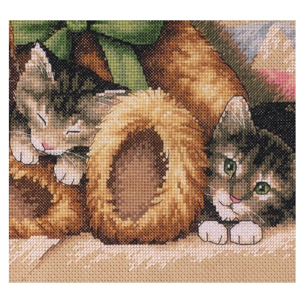子猫とテディベアの刺繍作品完成品　額付き 輸入刺しゅうキット Dimensions（ディメンジョンズ) Teddy & Kittens