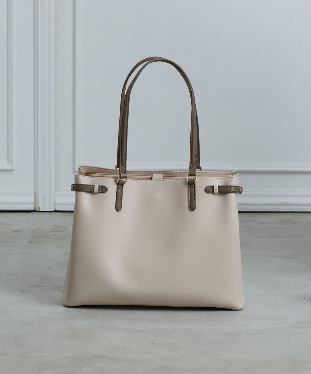 大容量配色ベルトA4バッグ - 12Twelve Agenda(トゥエルブアジェンダ