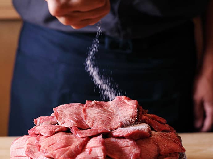 手造りにこだわり、1枚１枚丹精を込めて造り上げます