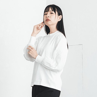 控えめな上品パフスリーブ【モックネックTシャツ】