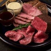 THE ROAST BEEF BOX - 牛と豚の贅沢ロースト盛り【B3】