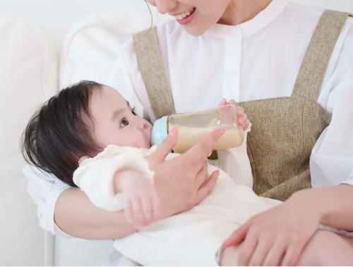 写真：赤ちゃんのミルク沸かし