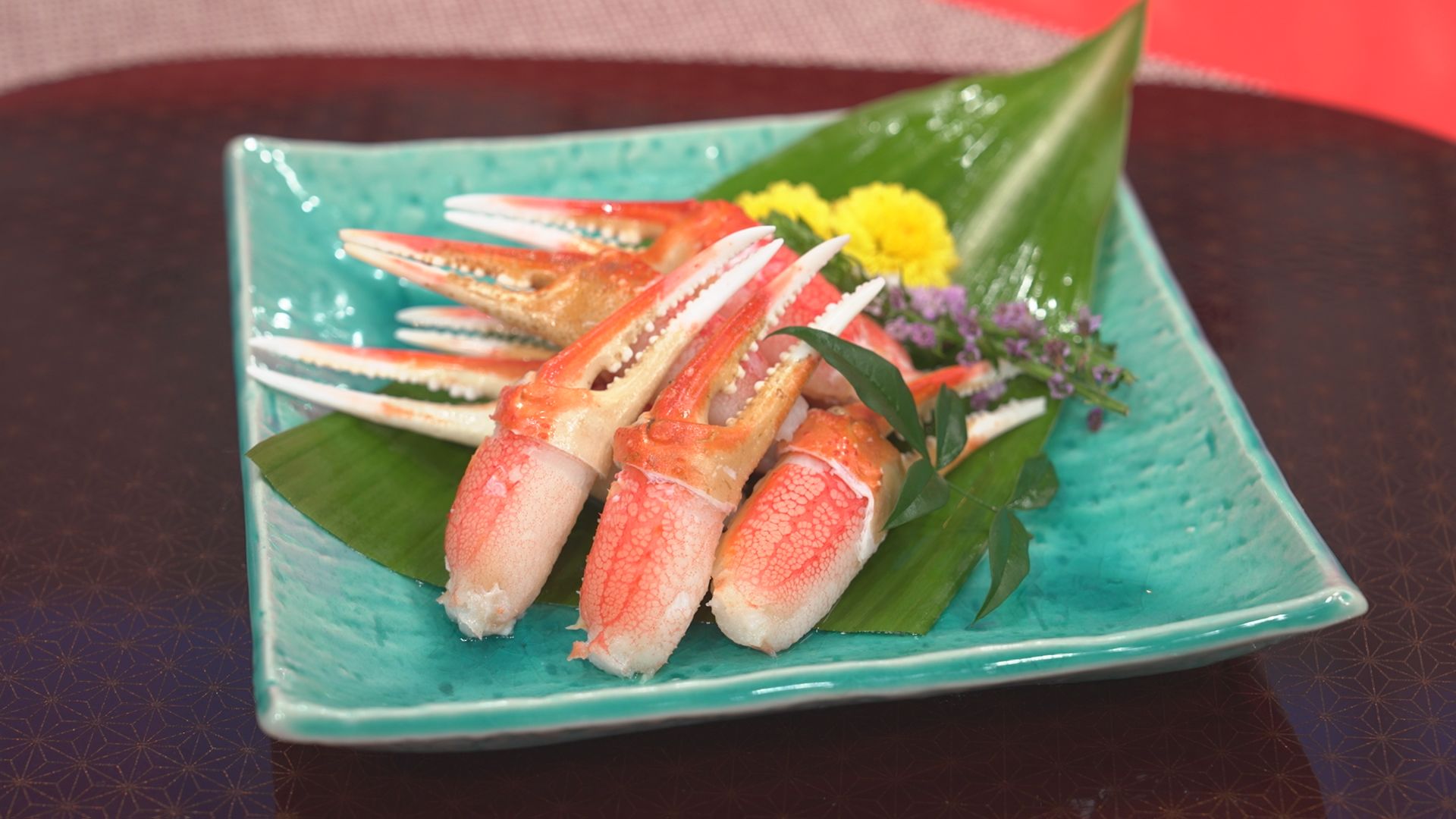 ボイルしたズワイガニの甘みと旨味
肉のふんだんについた爪で美味しさを是非味わって下さい!