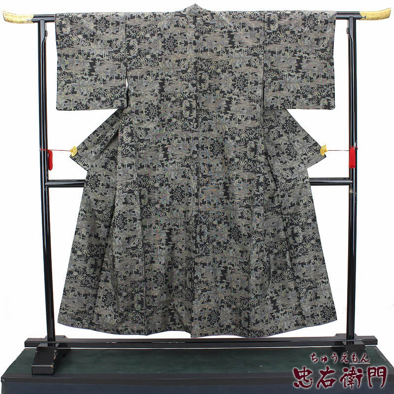 中古 大島紬 リサイクル 正絹 リサイクル着物 草木柄 レディース ブラック 身丈154cm 裄66cm 仕立て上がり着物 身幅大きいサイズ ゆったり サイズ 送料無料 あす楽対応 着物 大島紬 忠右衛門 リサイクル着物専門店