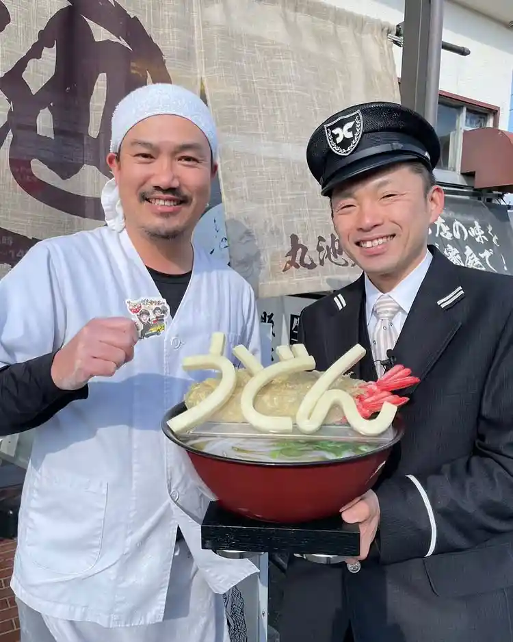 うどんタクシー の皆さんが丸池製麺所に遊びに来てくれました