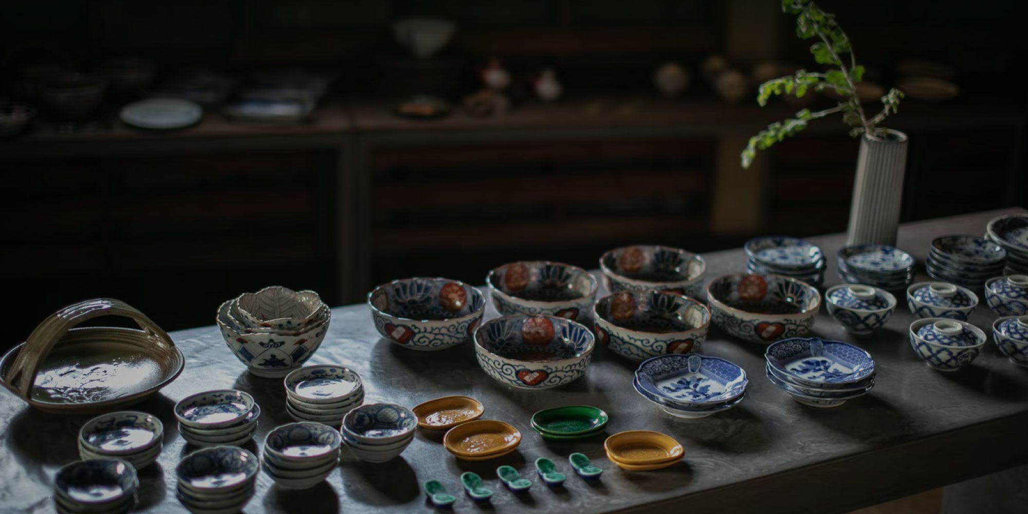 【漆芸】 輪島塗 大向高洲堂造 貞一 松笠蒔絵黒塗亀甲形煮物椀 10客セット 共箱 15529-器や 響来（UTSUWAYA HIBIKI）