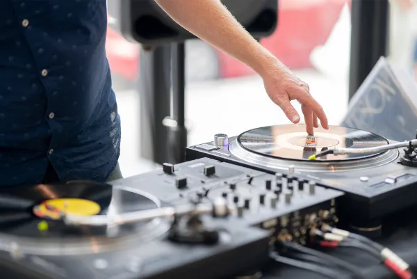 DJによる会場演出