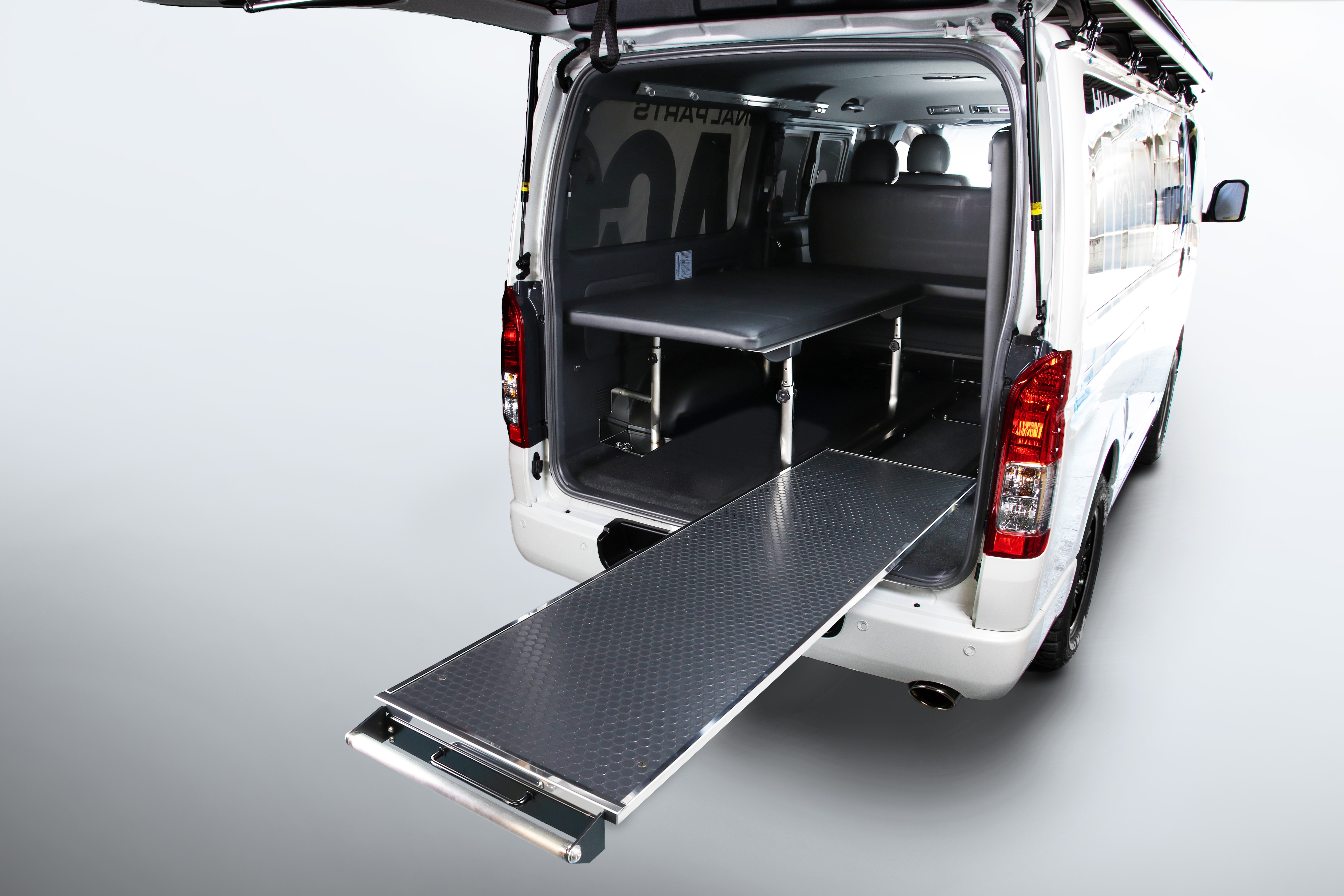 ハイエース スライドフロア セパレートタイプ -ハイエース200系専門店