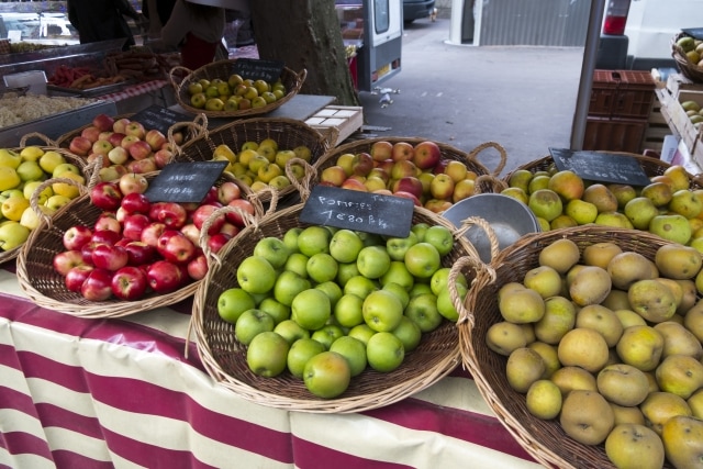 ȥɥץ󥹤Υåץ륷ʥ󥸥θߤǺܡLes comtes de ProvenceΥ