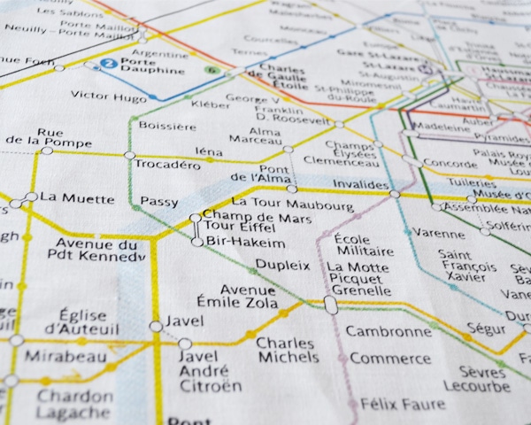 パリのメトロ・地下鉄路線図をモチーフにしたティータオルで旅気分