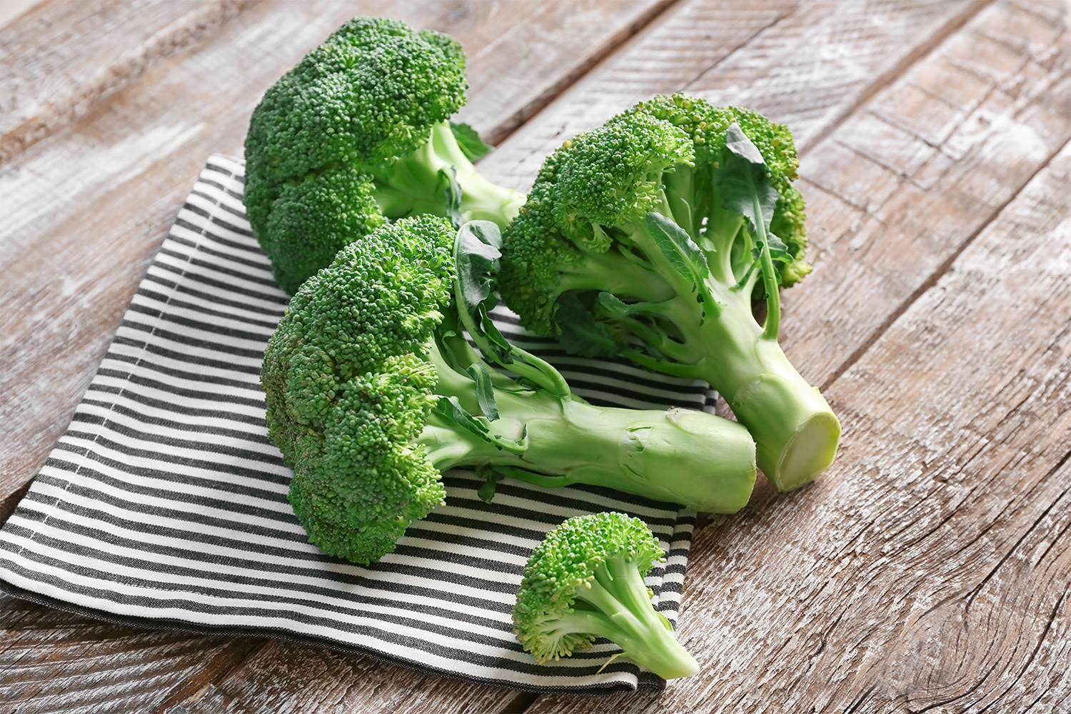 テストスーパーで手に入る！毎日食べてしわ・シミを防ぐ食材