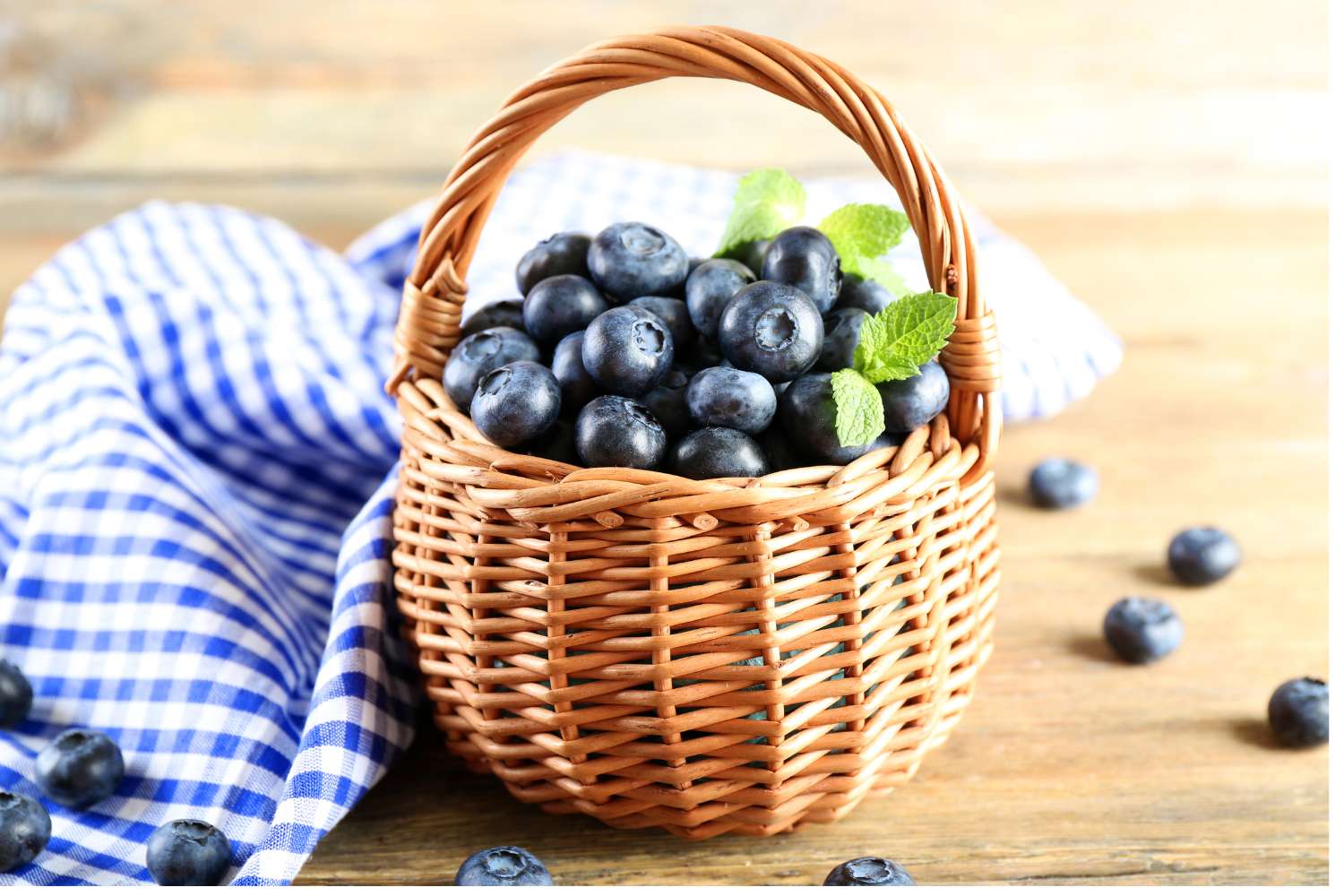 老眼の進行を遅らせてくれる野菜と果物