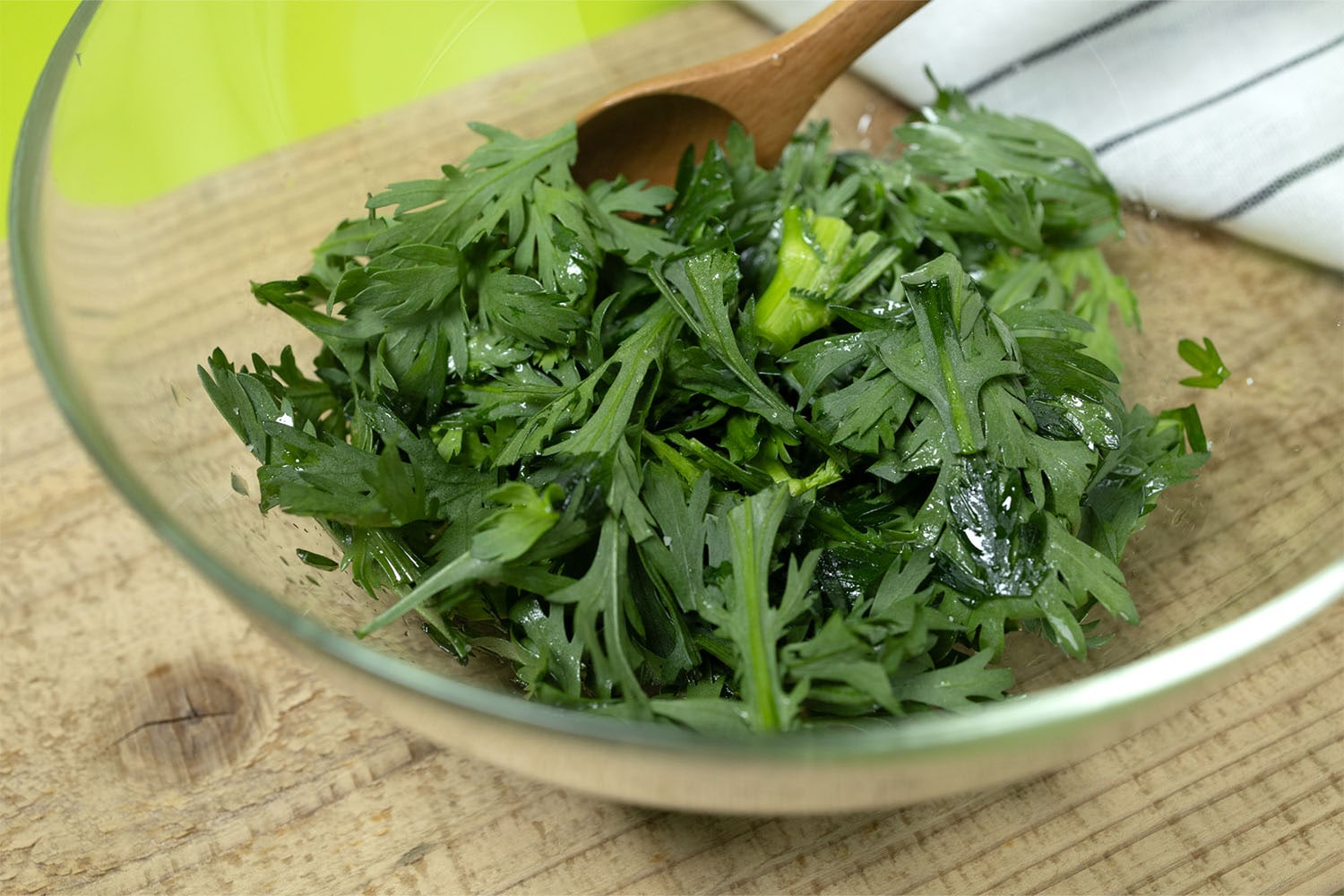 春菊は、生で食べるといちばん美味しい？