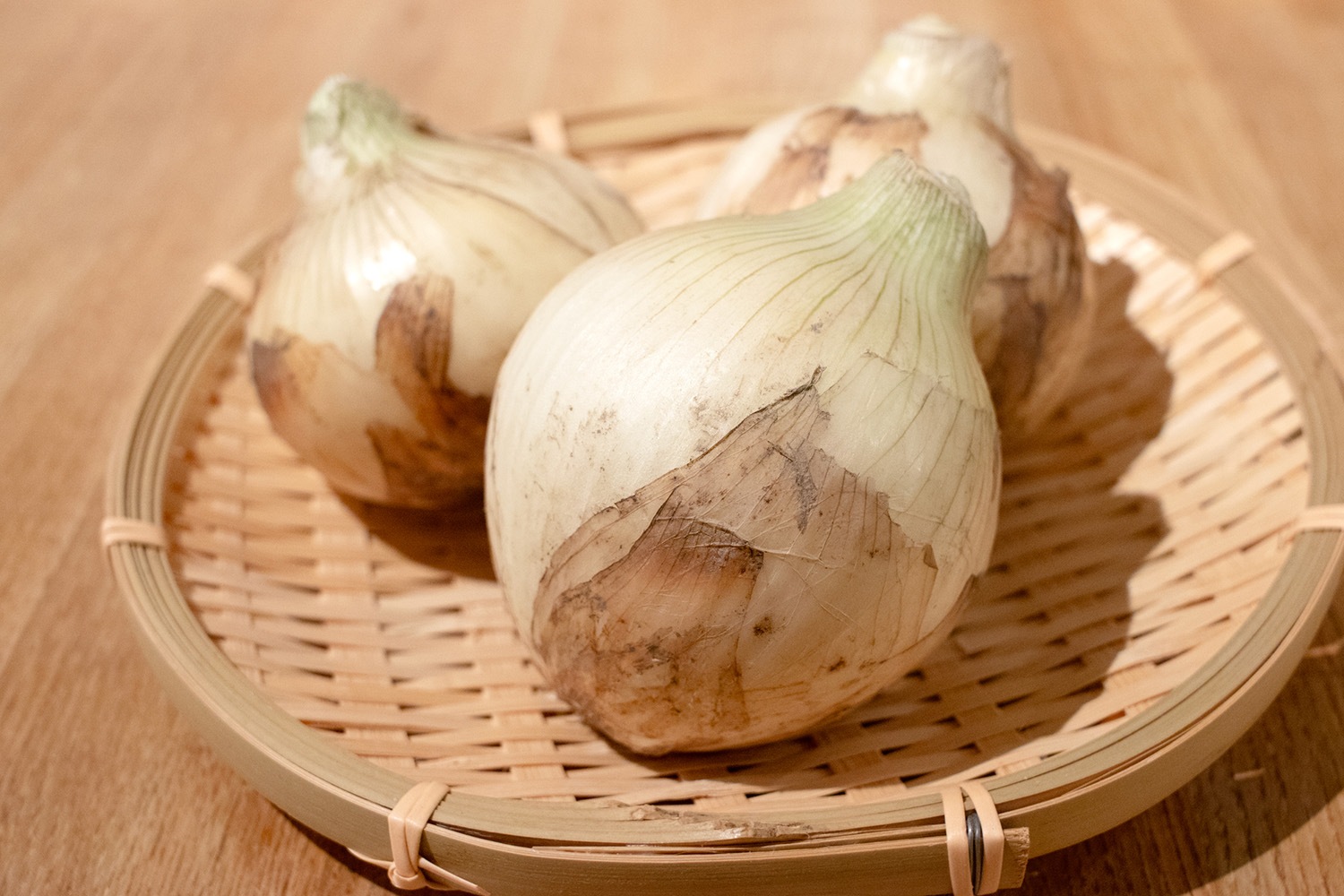 春限定の味覚「新玉ねぎ」とは？普通の玉ねぎとの違いと美味しい食べ方