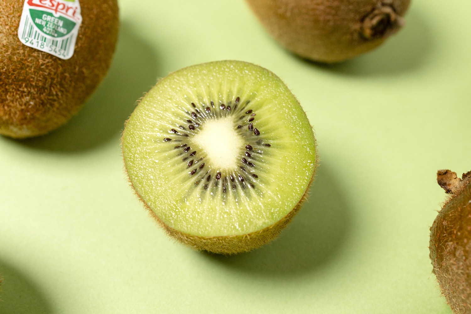 キウイは追熟がカギ！固いキウイの追熟方法と食べごろの見分け方