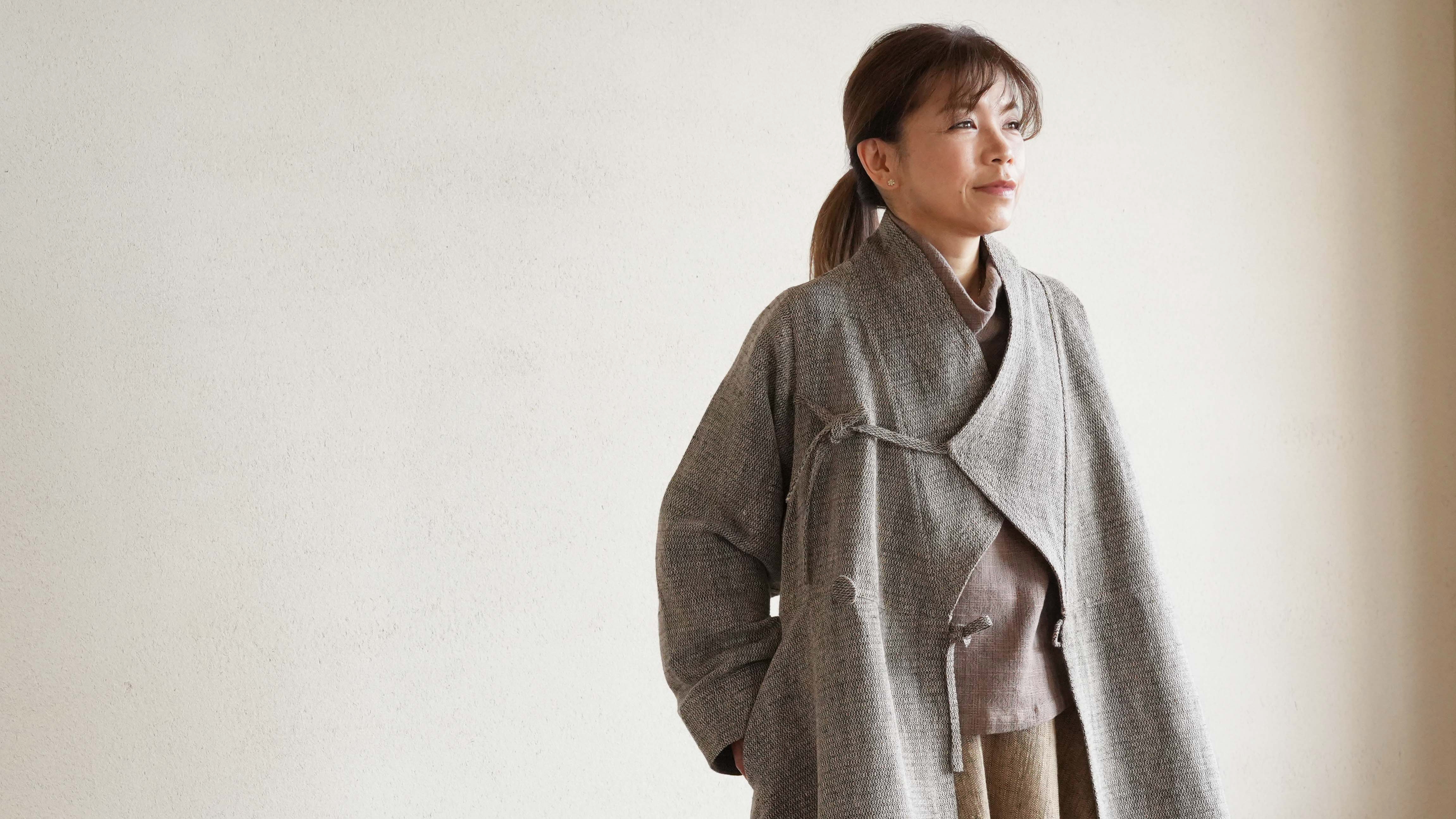 美品 うさとの服 麻 うーさんシャツ ③ 男女 藍染草木染 usaato ウサト うさとの服 麻 うーさんシャツ 男女 生成り 藍・草木染 usaato ウサト 美