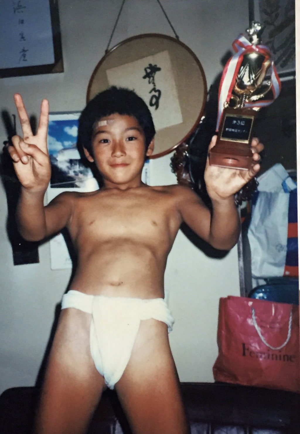 白川裕二郎「小学校５年生のとき、相撲大会で優勝。持っているのは、なぜか柔道の大会で貰ったトロフィー（笑）」