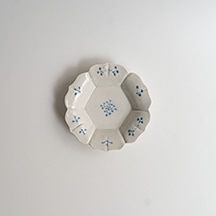 染付小花紋輪花小皿