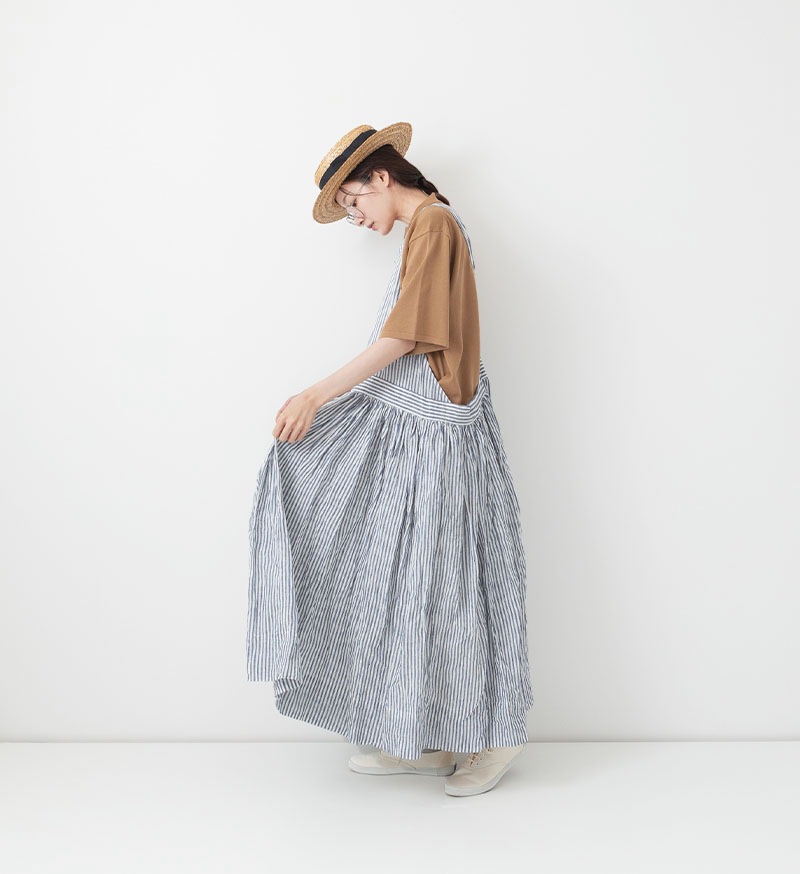 切替デザインが魅力のリネンギャザーワンピース
