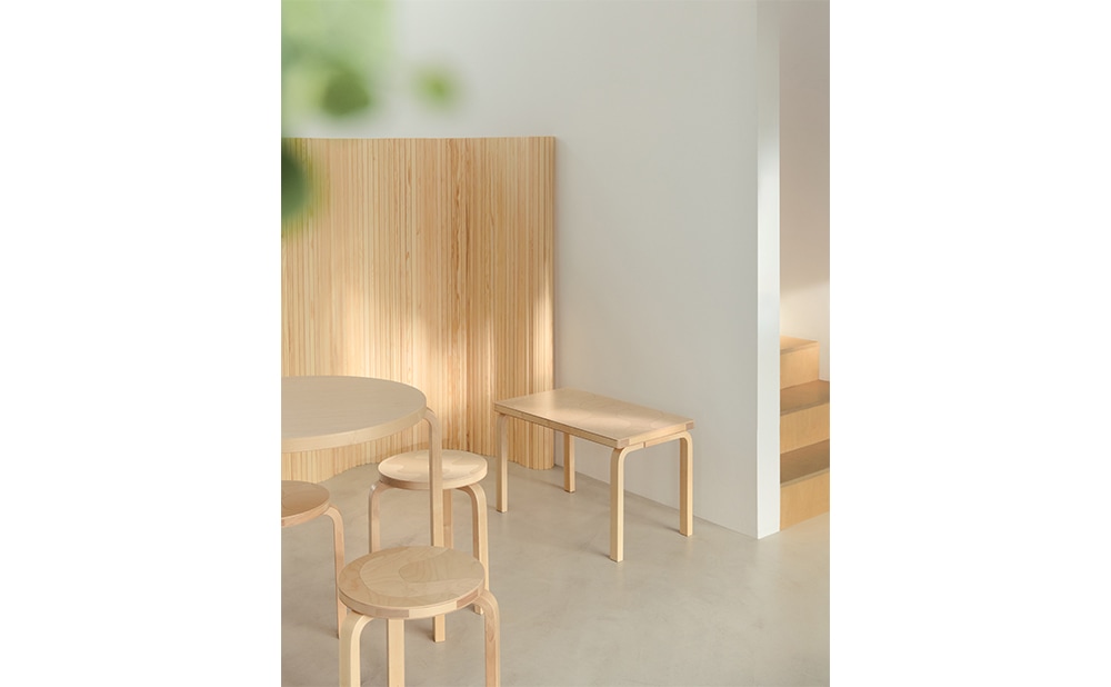Artek］STOOL 60 Lokkiの紹介・購入ページ｜LT LOTTO AND TRES ［LT