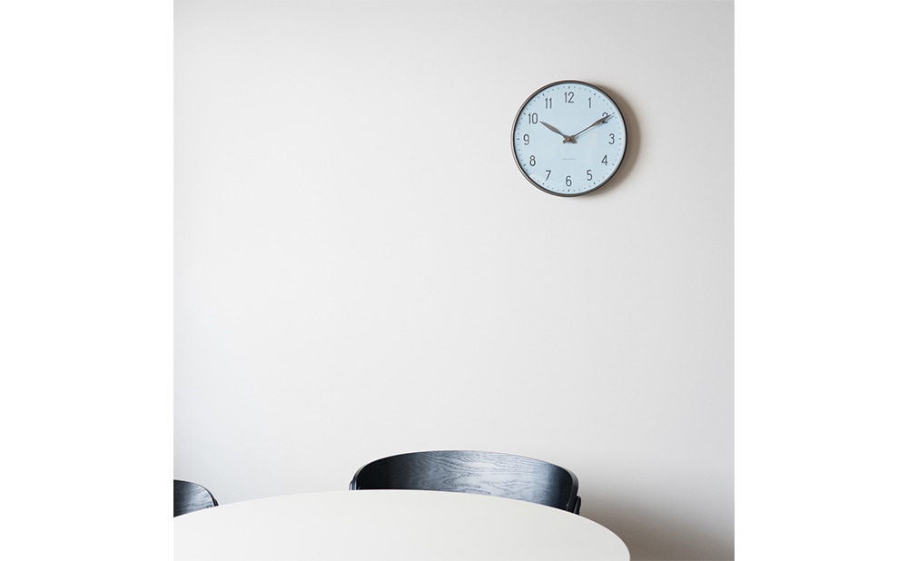 ARNE JACOBSEN STATION ROYAL BLUE