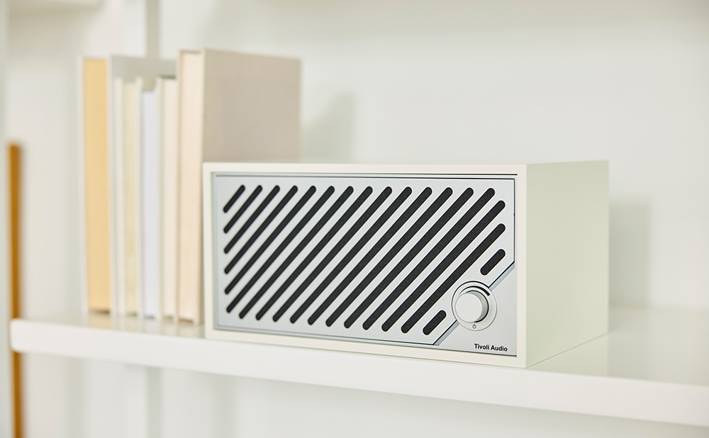 MODEL TWO DIGTAL／ホワイト/シルバー