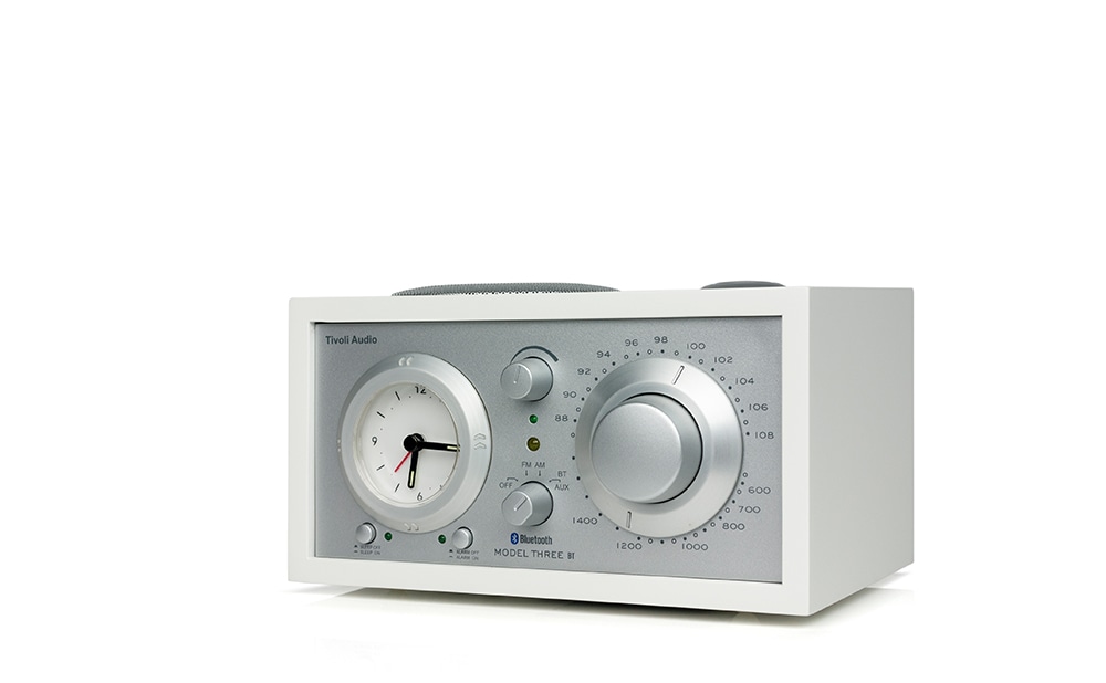 MODEL THREE BT／ホワイト/シルバー