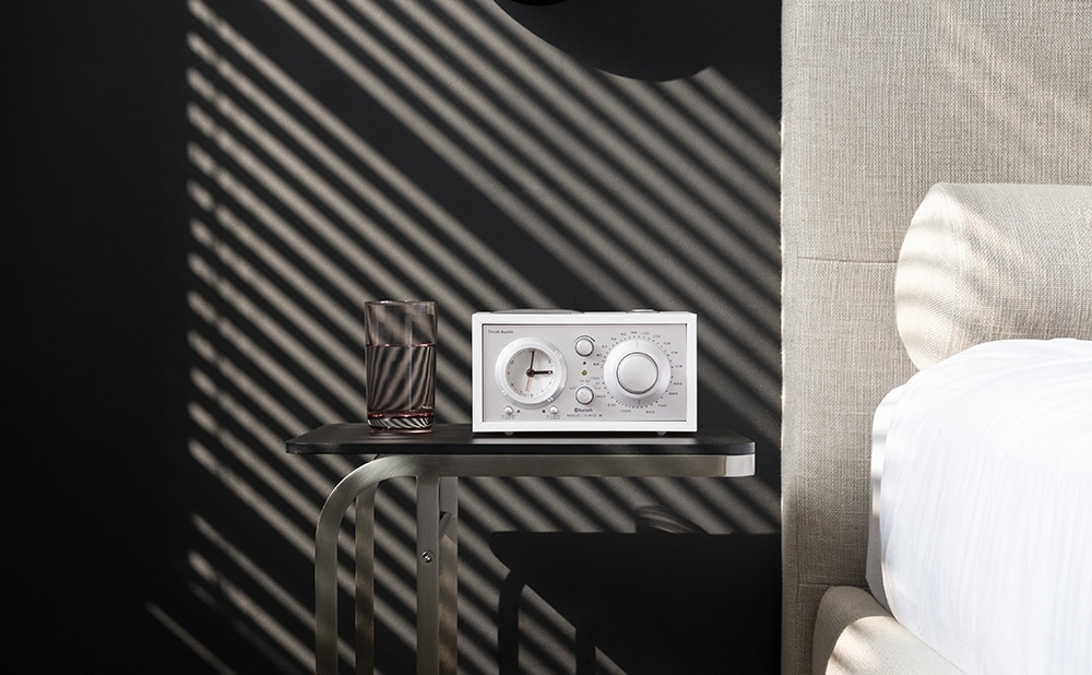 MODEL THREE BT／ホワイト/シルバー