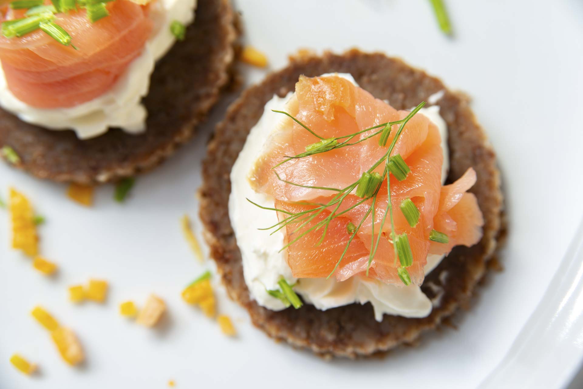マリアージュ例１：スモークサーモンとクリームチーズのカナッペ