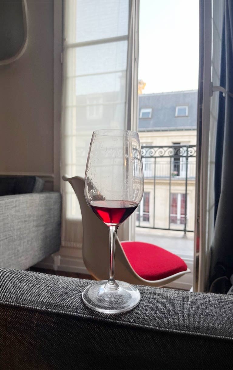 なぜ赤ワインを冷やして飲むのか