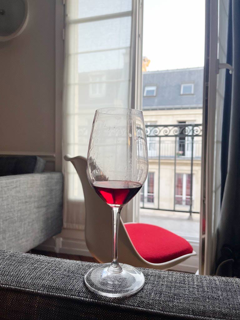 なぜ赤ワインを冷やして飲むのか