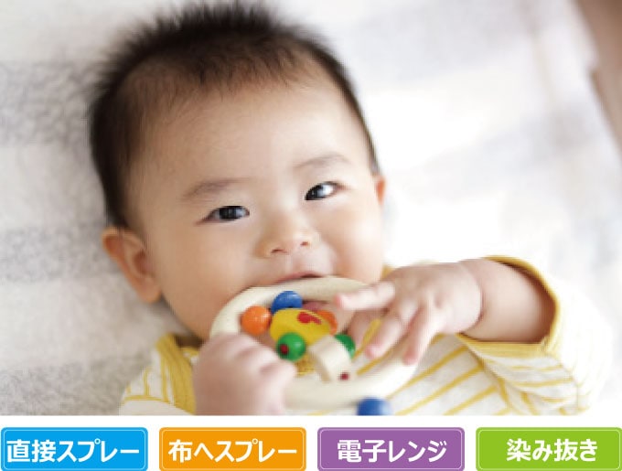 おもちゃで遊ぶ赤ちゃんのイメージ