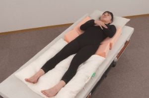 仰臥位（脊柱と仙骨部の除圧）